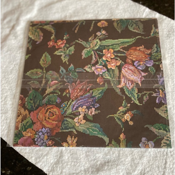 Vintage HALLMARK All-Occasion Floral Giftwrap - Picture 5 of 5